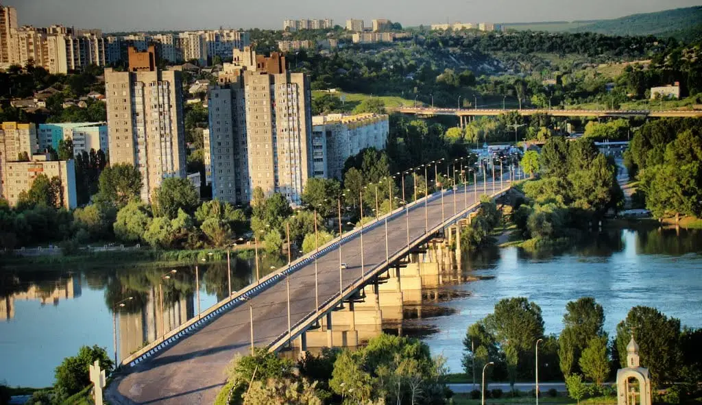 Comfortline.md în Rezina – plecări sigure dintr-un oraș industrial spre Europa.